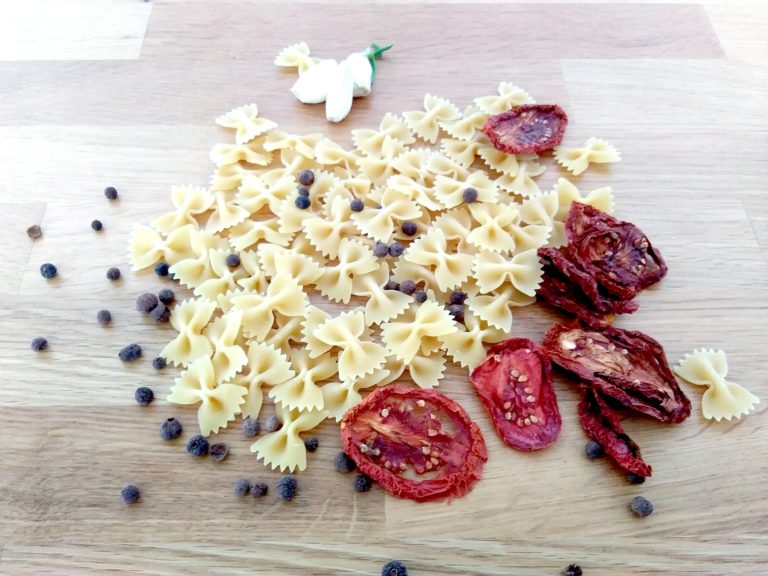 Nudeln mit getrockneten Tomaten
