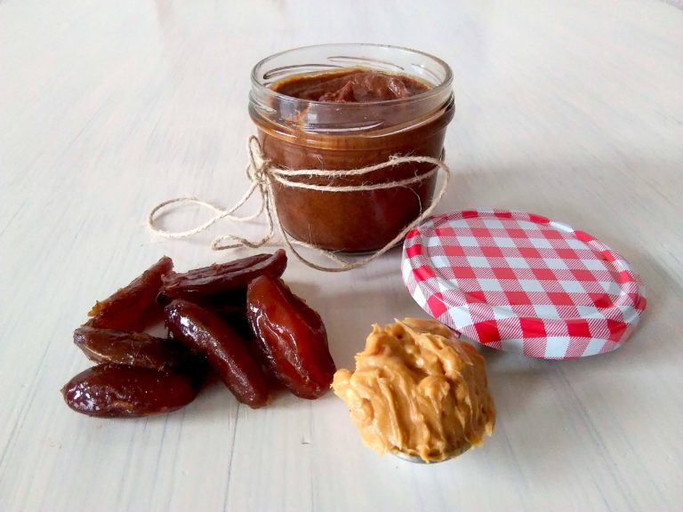 Datteln-Erdnussbutter Aufstrich